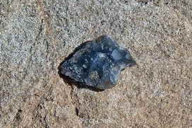 Archéologie au Pays des Écrins - Pointe de flèche en silex