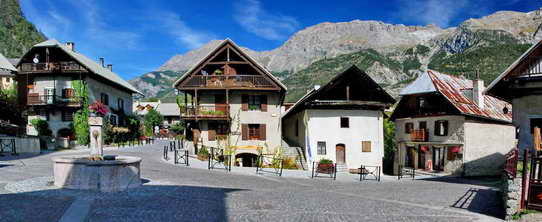 Vallouise - Place de l'église