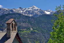 Saint-Martin-de-Queyrières - Pic de Peyre Eyraute (2903 m) et chalets du Poux, vus de Bouchier