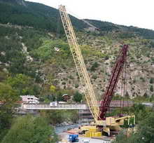 L'Argentière - Spectaculaire dépose du tablier du pont SNCF du Plan d'Ergue