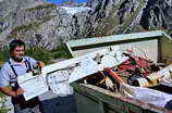 Nettoyage du Glacier Blanc - Benne des dtritus et des dbris de l'avion
