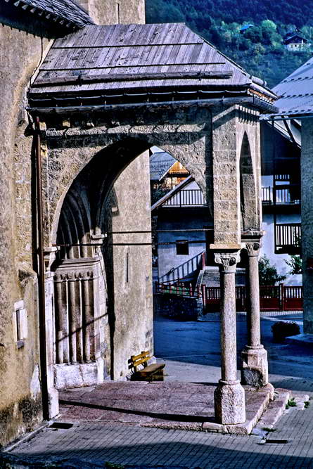 Pays des crins - glise Saint-tienne de Vallouise